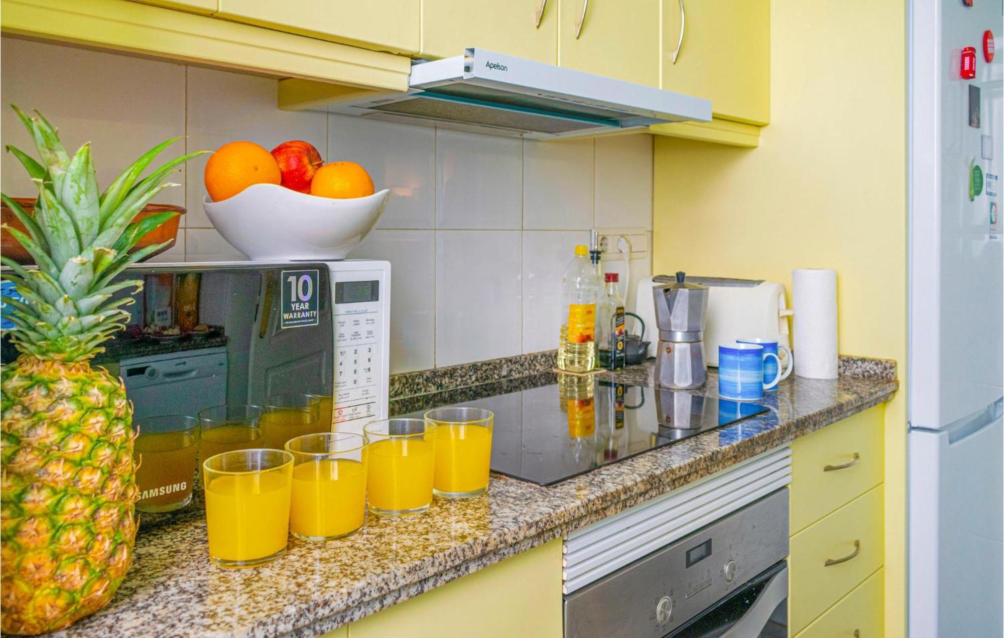 Lovely Apartment In Marbella With Kitchenette 외부 사진